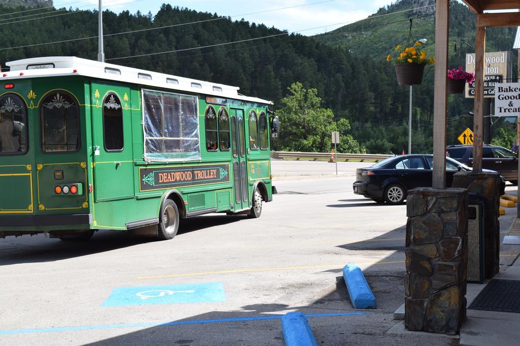 Station Bunkhouse And Gambling Hall
