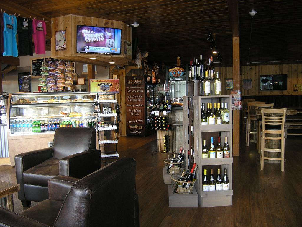 Station Bunkhouse And Gambling Hall Motel 2*